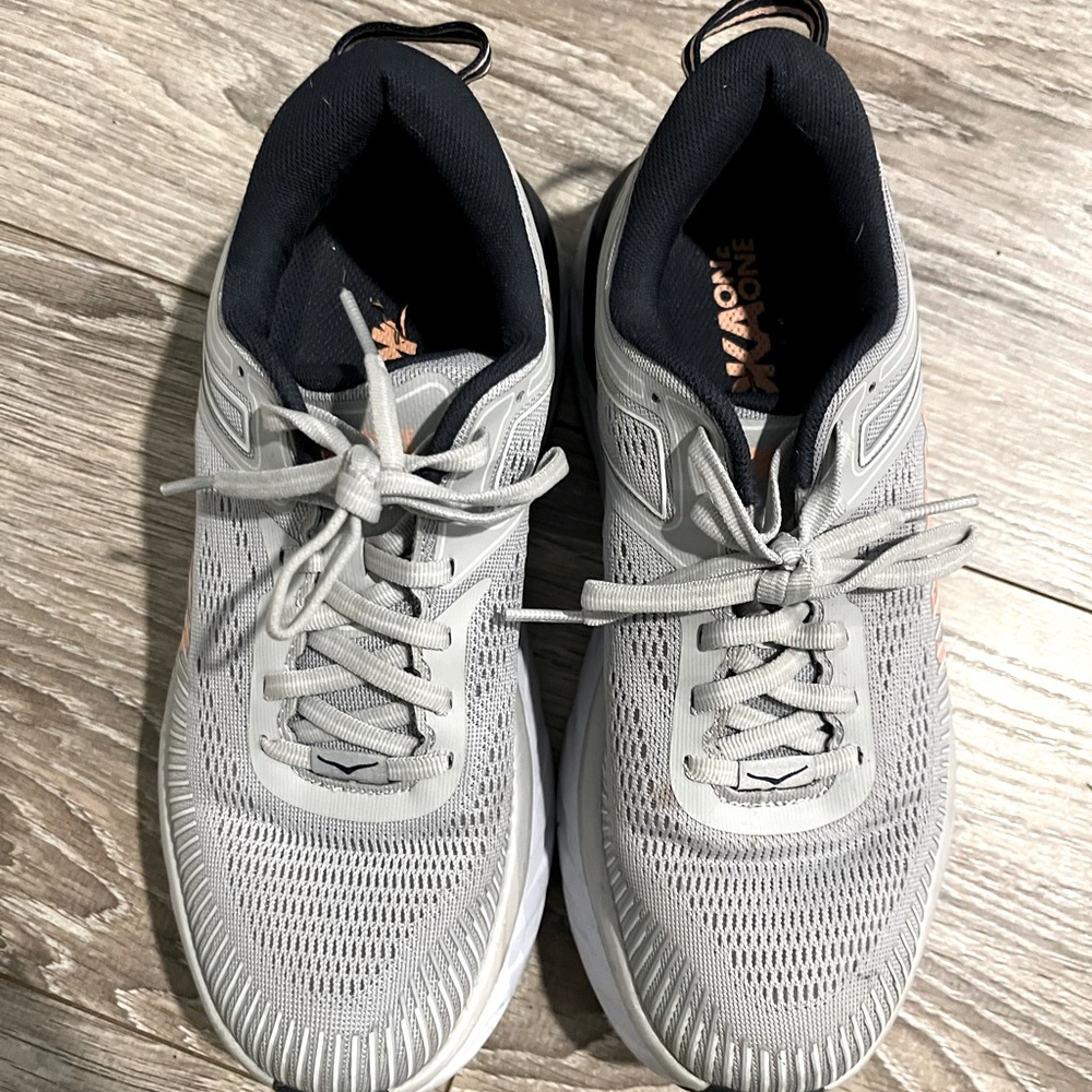 Women’s size 7.5 Hoka sneakers. Worn once. Great condition!